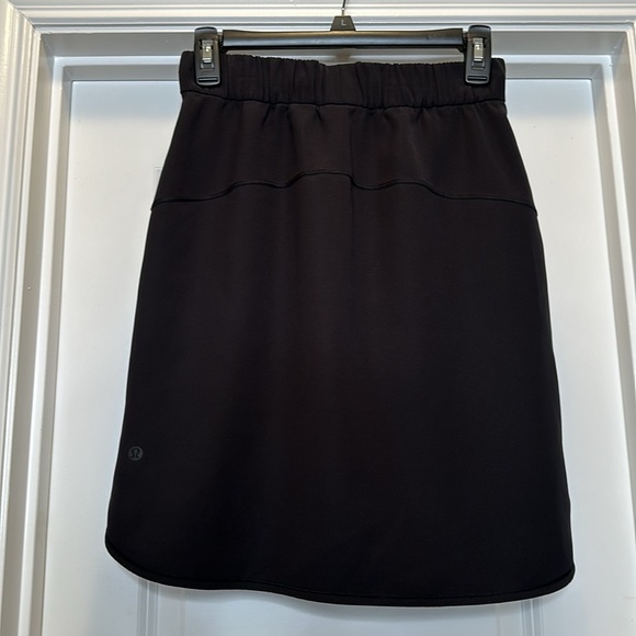 Lululemon On The Fly Skirt Woven Black. size 4 - Picture 5 of 10